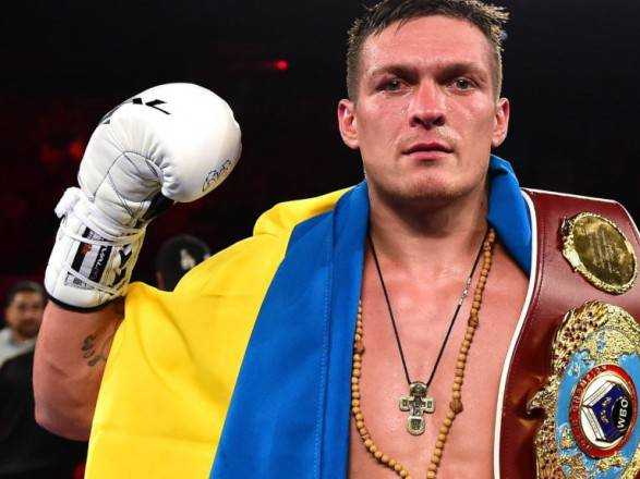 Усик отказался от четвертого чемпионского пояса