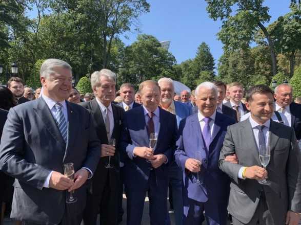 Порошенко пришел на прием у Зеленского ко Дню Независимости
