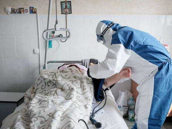 COVID-19 в Україні: МОЗ збільшило кількість областей у "червоній зоні" до семи