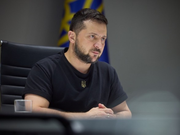 Зеленский призвал послов работать с партнерами над поставкой Украине больше вооружения