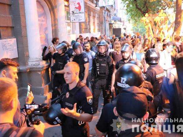 Двух людей облили зеленкой на обсуждении марша KharkivPride