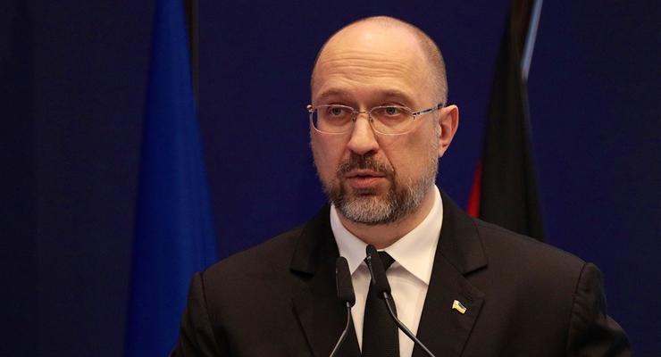 Шмыгаль призвал местные власти объяснить людям, почему в некоторых домах не отключают свет
