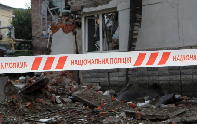 Россияне обстреляли медучреждение в Херсоне: видео последствий