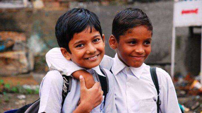 В Индии дети убили 6-летнего мальчика, накачав его воздухом