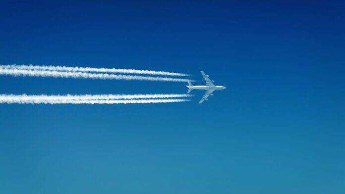 В Италии самолет рухнул на шоссе