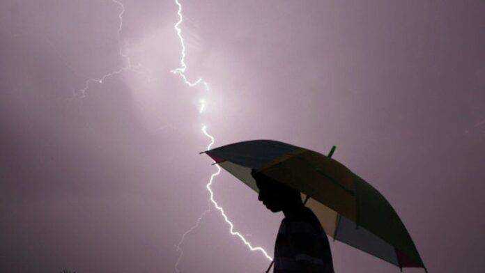 В Индии молния убила более 30 человек за сутки