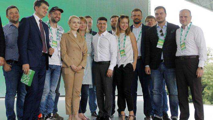 «Слуг народа» поделят на 15 групп