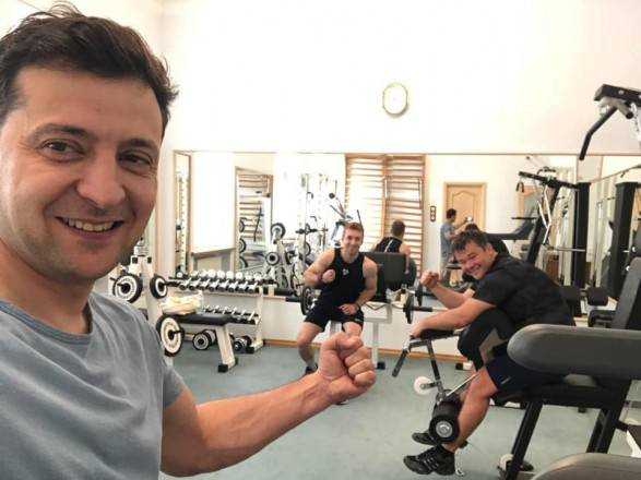 "На Банковой. Хоть гантели не украли": Зеленский показал фото из спортзала
