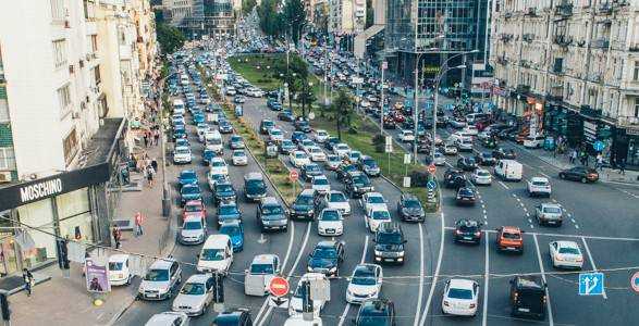 Утро пятницы: в столице осложнения движения транспорта