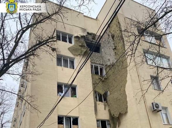 Рашисты 7 раз накрыли огнем Херсон: 1 человек погиб и 2 раненых