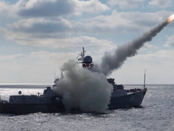 россияне вывели в Черное море надводный ракетоноситель: общий залп составляет 8 "Калибров"