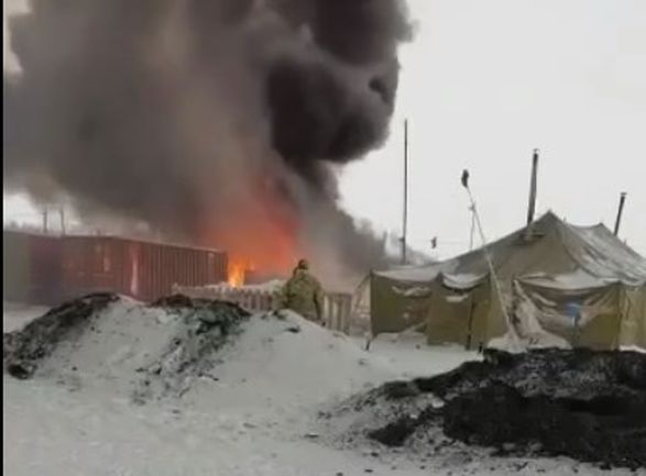 В российском томске горит казарма российских военных