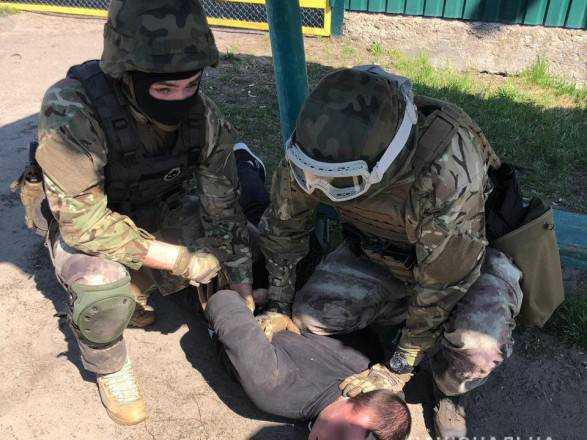 Задержан разыскиваемый молодой парень, который нанес смертельный удар полицейскому