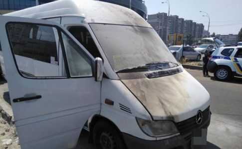 В Киеве маршрутки забросали "коктейлями Молотова"