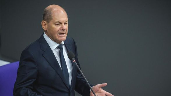 Шольц исключил поставки истребителей в Украину