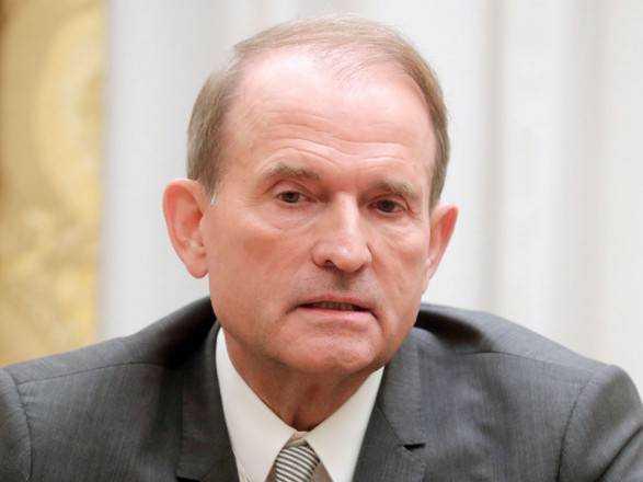 Вручили копію підозри: Медведчук вийшов із Офісу генпрокурора