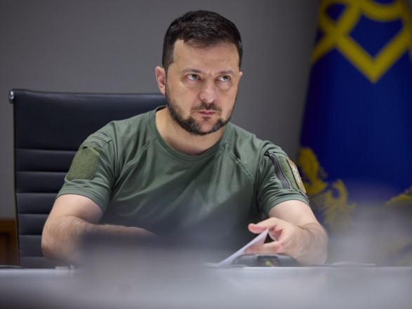 Зеленский: мы не можем отказаться от Бахмута