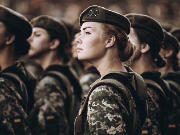 У Міноборони розповіли, як йде розробка польового однострою для жінок та коли його чекати