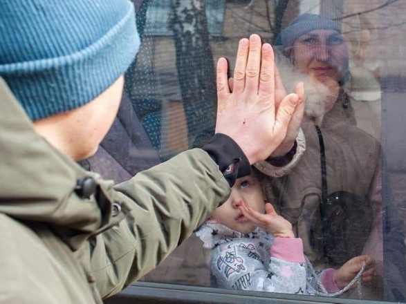 За границу эвакуировали более 5,3 тыс. детей-сирот и лишенных родительской опеки