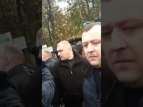 Перекрили кортеж: у Харкові Зеленський раптово вийшов до людей.