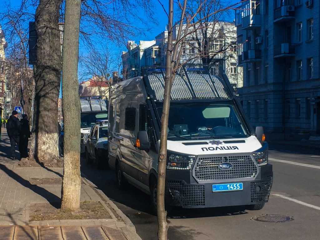 В центр Киева стянули силовиков