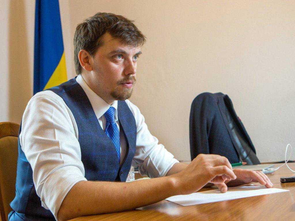 Почему зашаталось кресло под Гончаруком и уйдет ли он в отставку