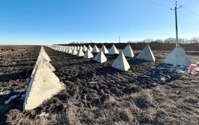В Беларуси производят "зубы дракона" для обороны россиян на шести предприятиях, - СМИ