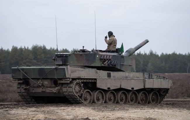 Украинские военные учатся бронетанковому искусству на танках Leopard в Польше