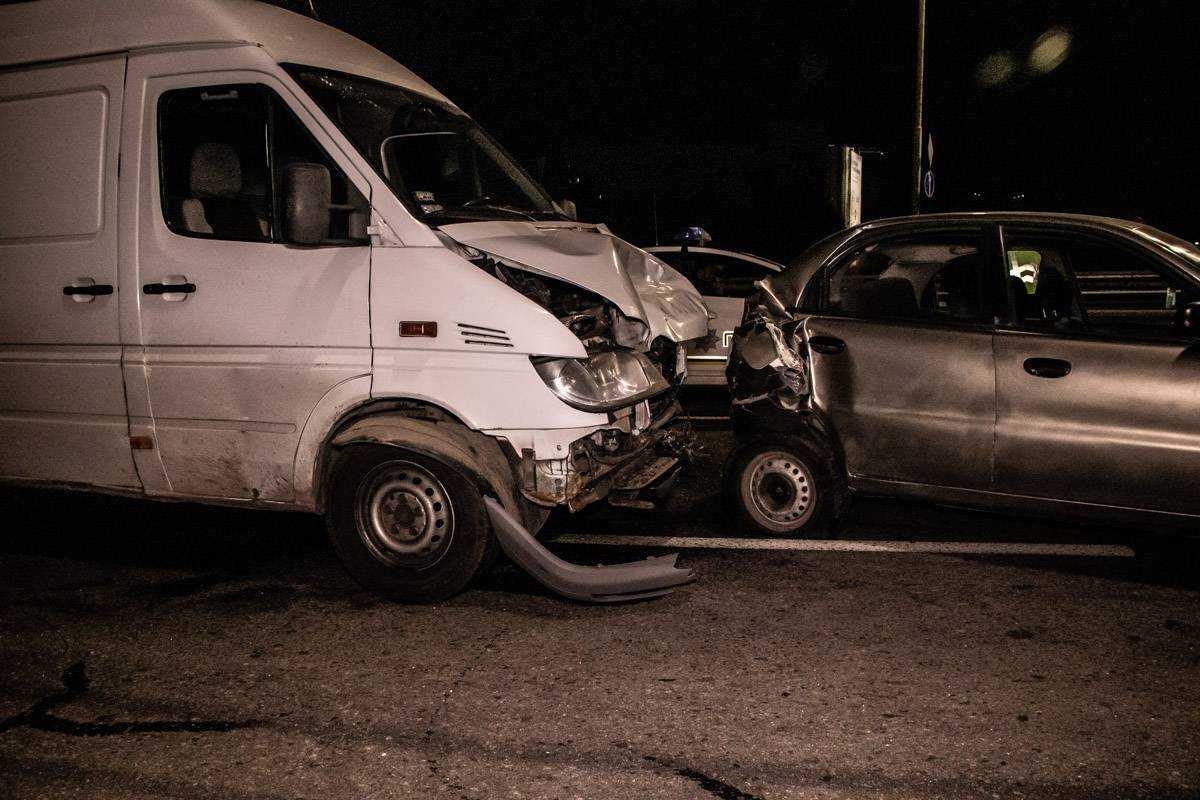 В Киеве произошло серьезное ДТП с пострадавшими: очевидцы показали фото