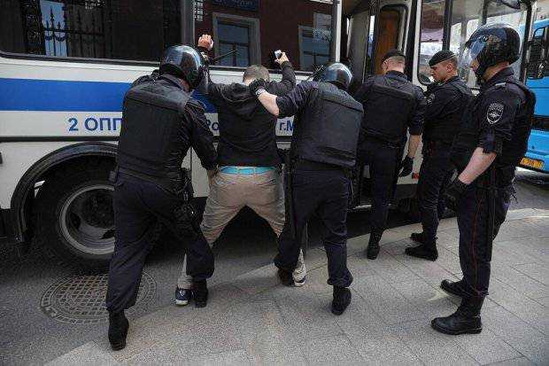 В России начался Майдан: народ вышел против Путина. Массовые задержания, крики. Людей "ломают"