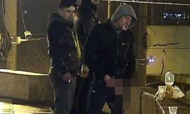 Борис Филатов показал справляющих нужду у памятника Славы в Днепре