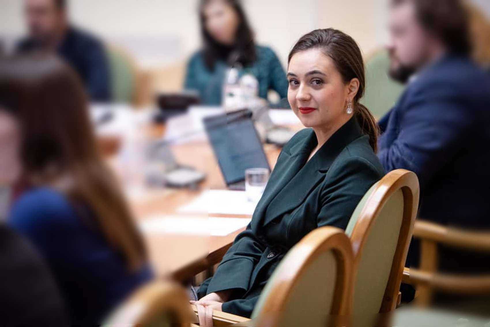 Мендель влаштувалася на телеканал Ахметова