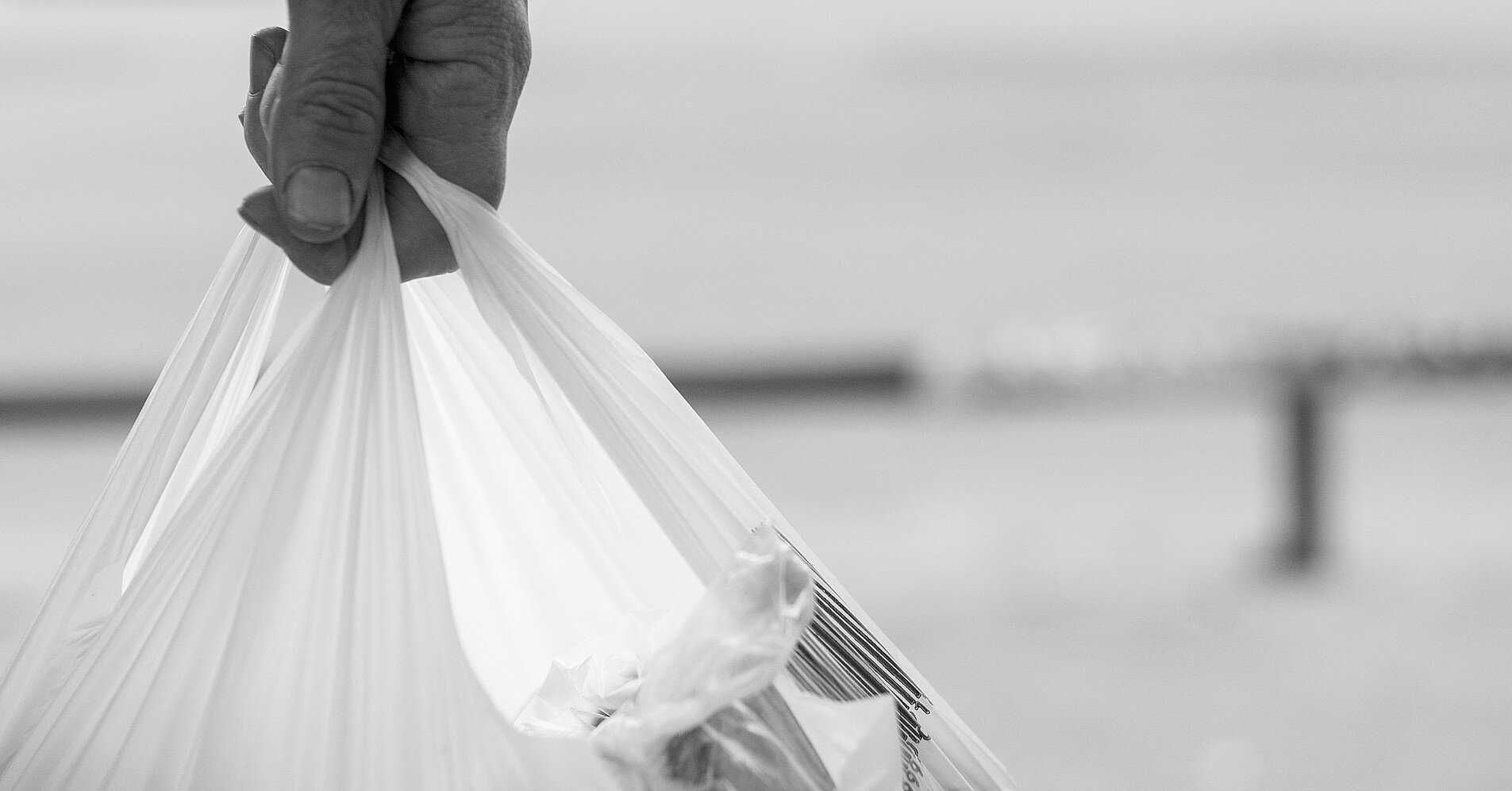 Заборона одноразових пакетів в супермаркетах: коли вони зникнуть і яка є альтернатива
