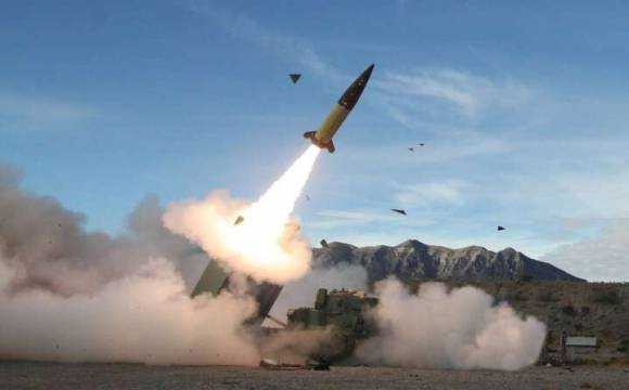 Чому США не дають Україні далекобійні ракети ATACMS