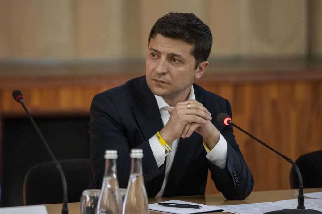 Зеленский предложил чиновнику продать машину и заплатить долги города