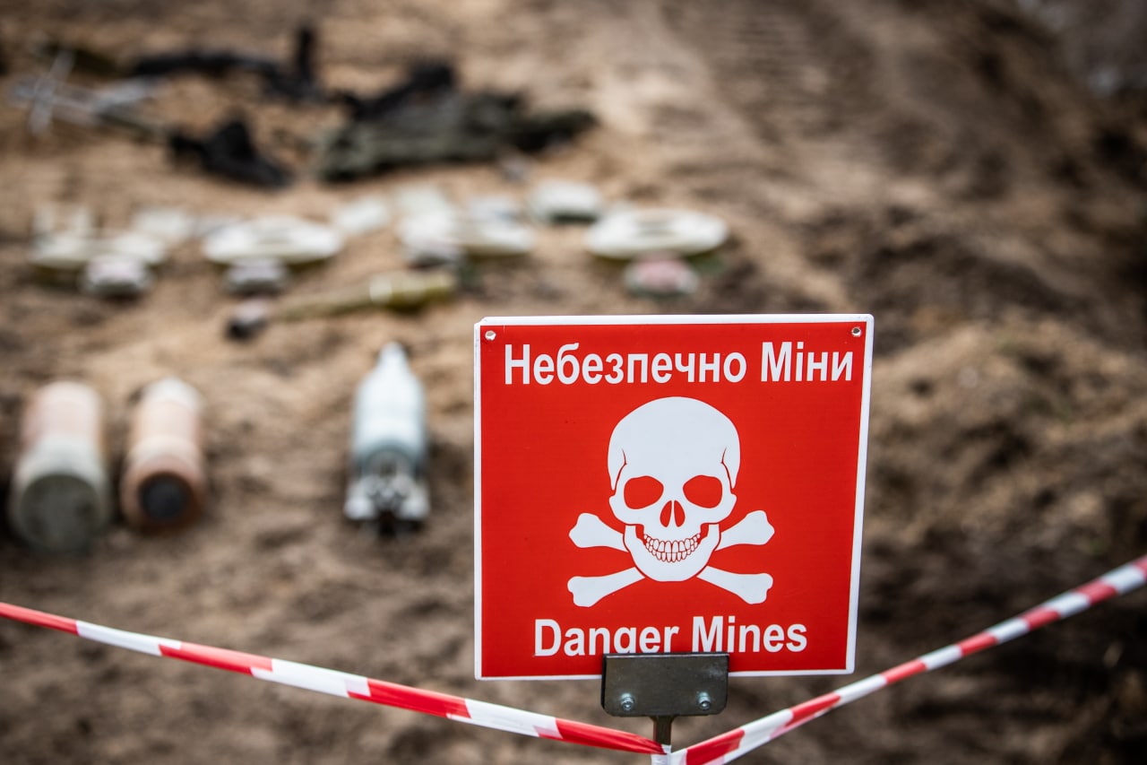 Заминированная территория Украины - как четыре Швейцарии, на разминирование уйдет 10 лет - МВД