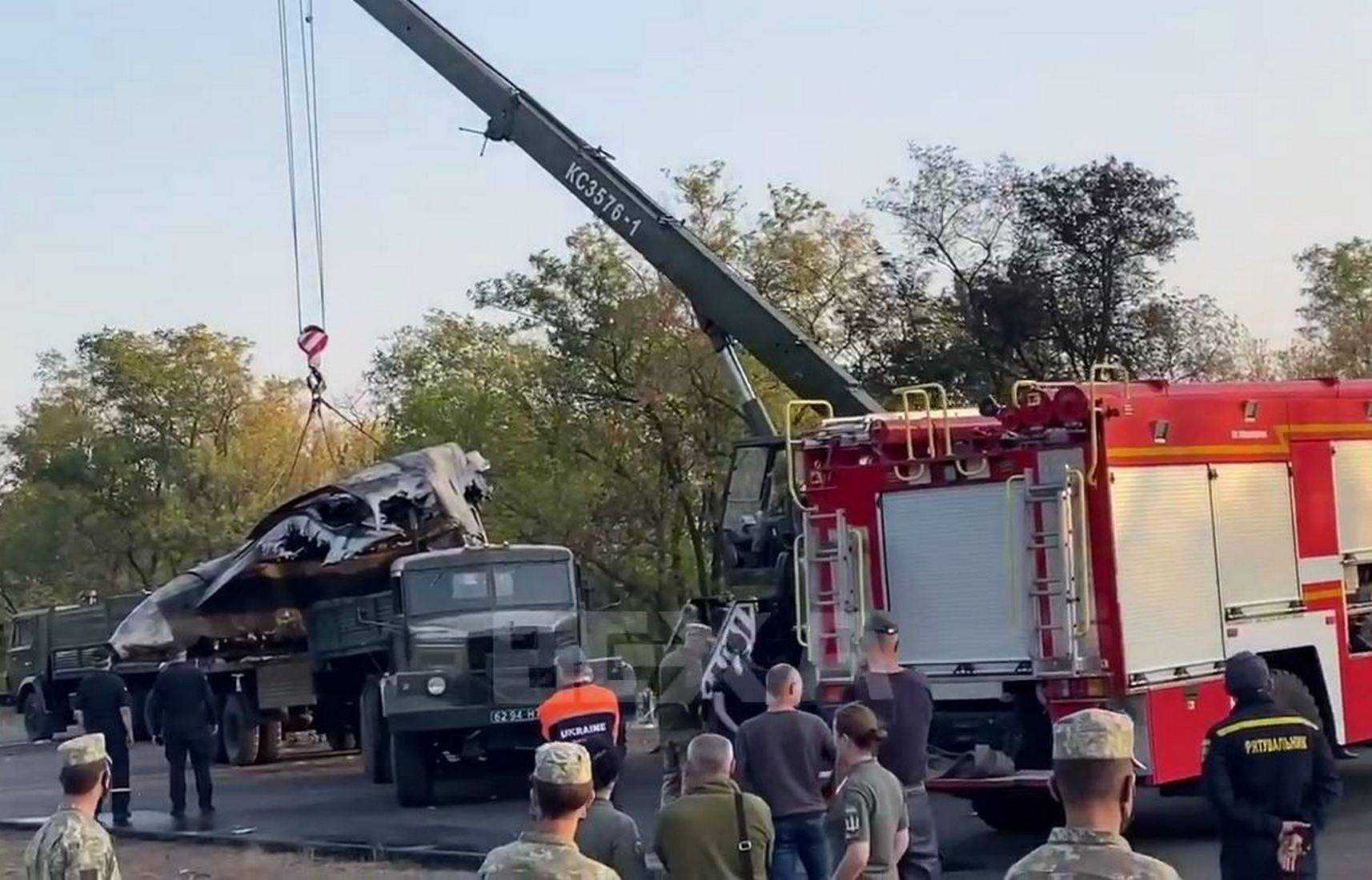Под Харьковом идёт погрузка частей разбившегося АН-26
