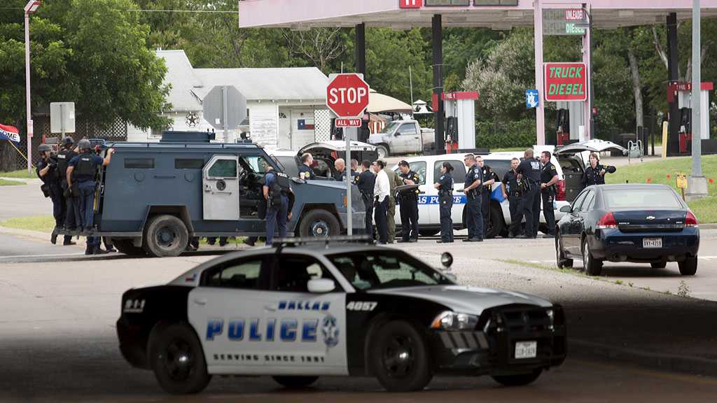 Вооруженный псих расстрелял десятки людей в супермаркете