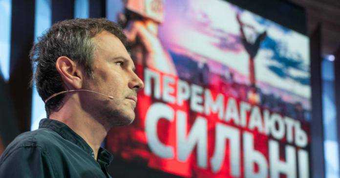 Вакарчук не исключает, что пойдет в исполнительную власть