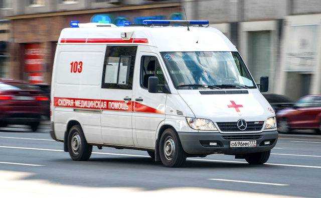 Мужчина выпал из машины скорой помощи на полном ходу