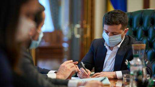 Карантин з новою силою: Зеленський дав термінове доручення Шмигалю. Що відомо
