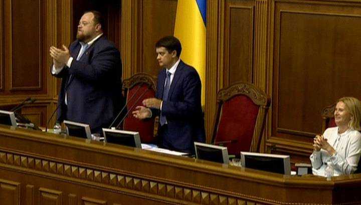 Разумков открыл вторую сессию новой Рады. Зеленский в зале