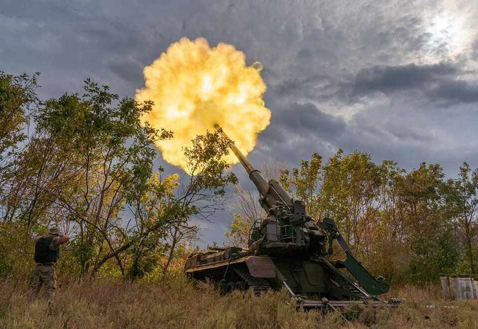 На півдні українські герої знищили російську баржу та техніку